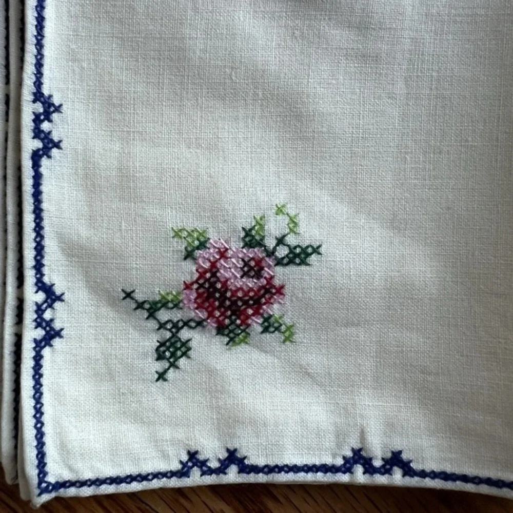Vintage Linen Embroidered Table Topper & 6 Napkins Cottagecore Shabby Chic Italy